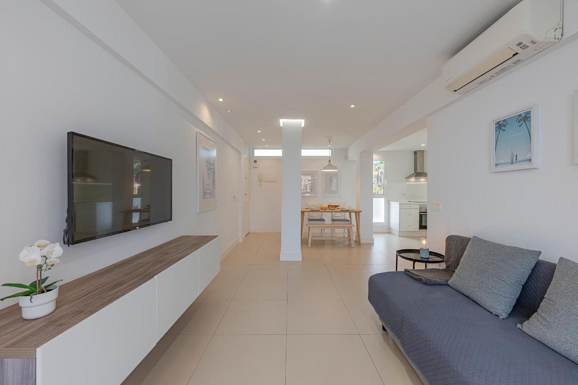 Apartment Bright Close To The Sea *